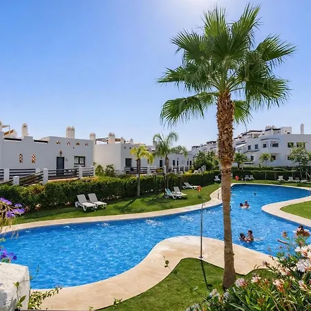 Lejlighed Andalusian Oasis With Jacuzzi, Pool And Free Parking Estepona